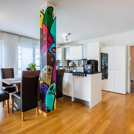Apartment Premium Smart Huge Garden Media Streaming